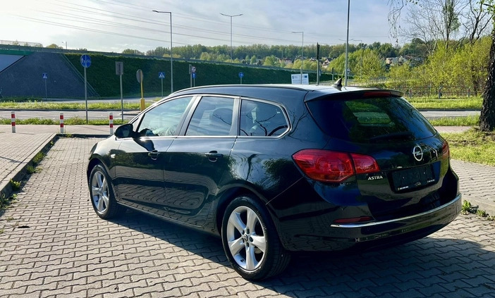 Opel Astra cena 38900 przebieg: 129999, rok produkcji 2015 z Pruchnik małe 781